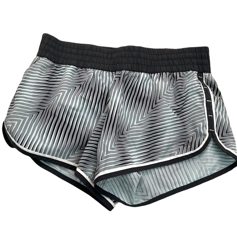 Xersion Women's Semi-Fitted Athletic Running Shorts Gray‎ Black Light Blue Geo